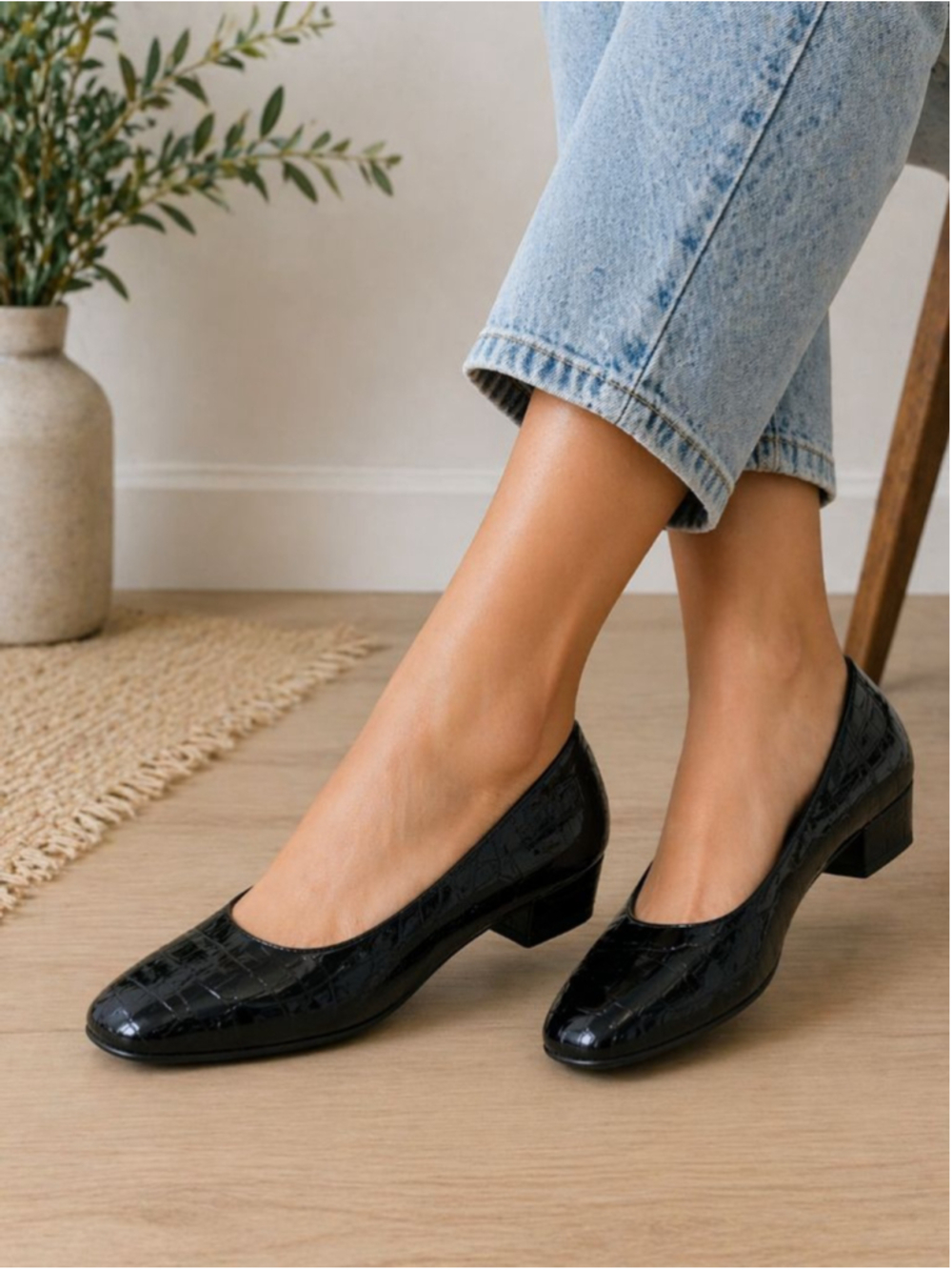 Easy Spirit Black Patent Croc Embossed Low Heel Pumps Size 7.5